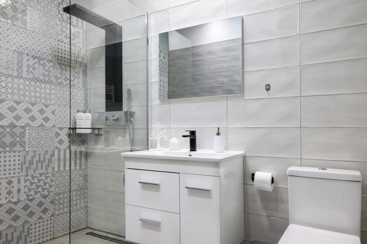 Comfort & Relax Apartment In Athens Riviera Exteriör bild